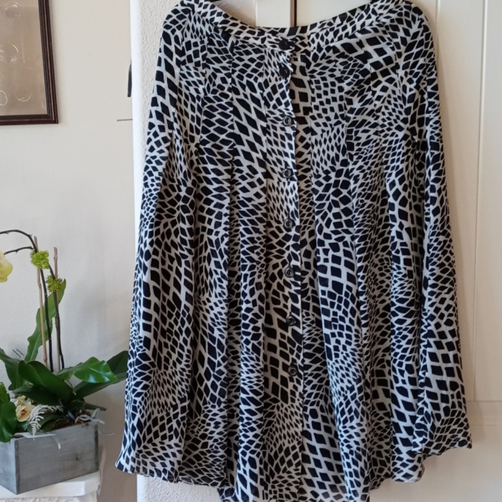 Emma James pretty skirt. Size 6